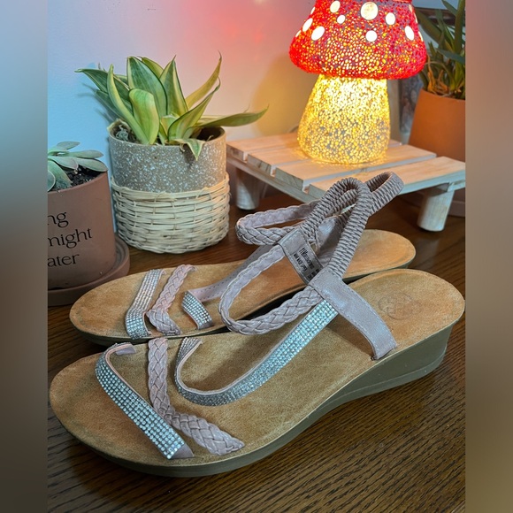 Daisy Fuentes Shoes - Daisy Fuentes Strappy Sandals Women’s size 11
